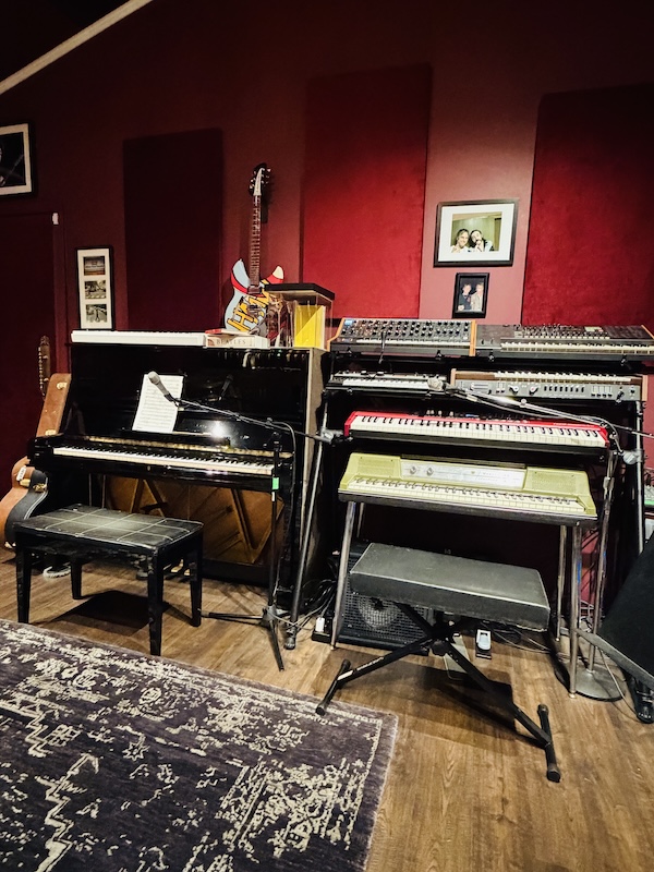 Vintage Wurlitzer 200A, Yamaha U3 Piano, Nord Electro 6D, Mini Moog